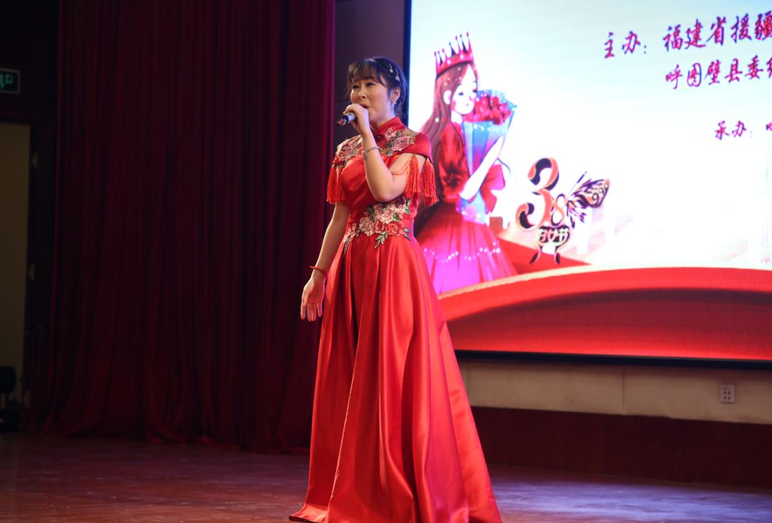 翻身乐队激情演出，音乐盛宴震撼来袭！