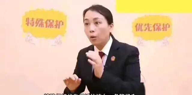最新热搜评论，社会热点实时反馈与公众情绪集中表达