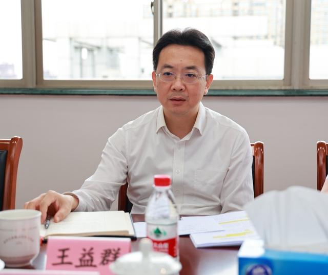 后倚
